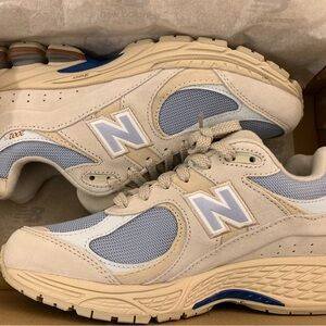 New Balance 2002R Women's 7.5 Sneakers NWT!